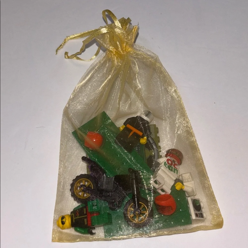 LEGO-style Motorbike Minifigure Set with Green Baseplates